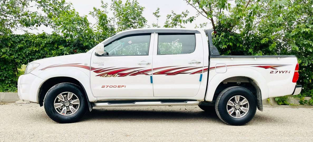 تۆیۆتا هایلۆکس 2011 دەبڵ ئەکسل
بەناوی خۆمانەوەیە 
نمونەیە لەجوانی 
سەیارەکە هەتا بلی جوانە تونگو تۆڵو بێ کیشەیە 
تایەو ویلی تازەی لەژیرە 
بێ تەقەو رەقەیە 
سەیارەکە هی مالی خۆمە
 بەشەرتی تەحویلوو خرامە 
سەنەوی بەسەر نەچوە
 ڕەسمی سۆنەرەکەم داناوە 

سـعـر : لە کۆمێنت داوابکە ڕاستەوخۆ بۆت دێت 📥 

گێر و مەکیەنەی بەشەرت 
هیچ کێشەیەکی تێدا نییە 

ژمارەی خاوەنەکەی 
***********
***********
***********
