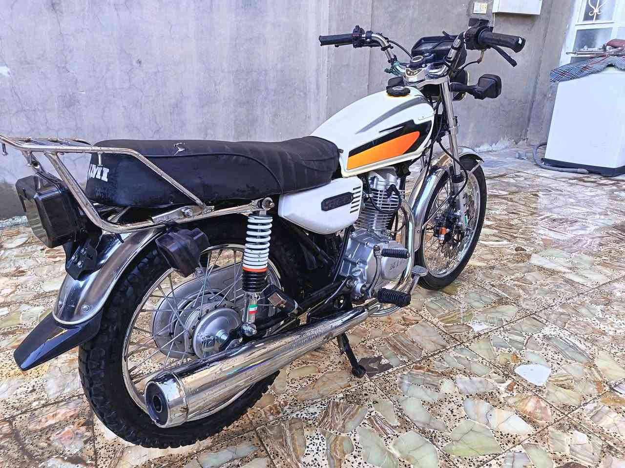 4 كير اصولي وكيل العارضي مديل ٢١ نضافتها كدامك  بصور مكان نجف عسكري سعر مطلوب ٧٠٠ وبيها مجال رقم تواصل واتساب ***********
