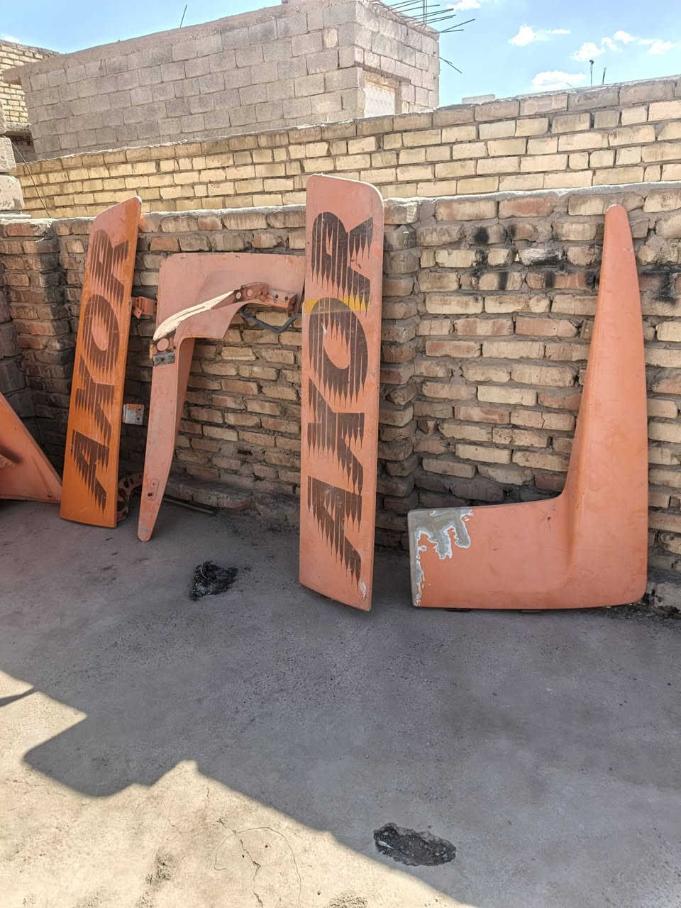 كاسحه وزعانف المانيات مال اكسور للبيع الاستفسار***********
