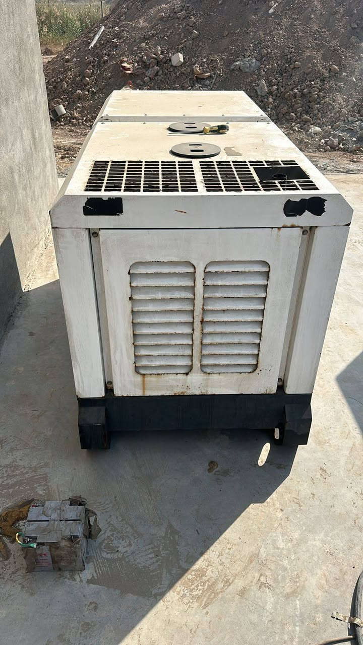 مولدة للبيع ازوزة صيني محرك يانك دونك  كاتم 20 kv مشتغله 2500 ساعة 3 فيز مولدة ممتازة بلاد مابيها نقص سبب البيع رايد مولدة اكبر مكاني بغداد بسماية
الشراي يتصل
***********
ابو يحيى
