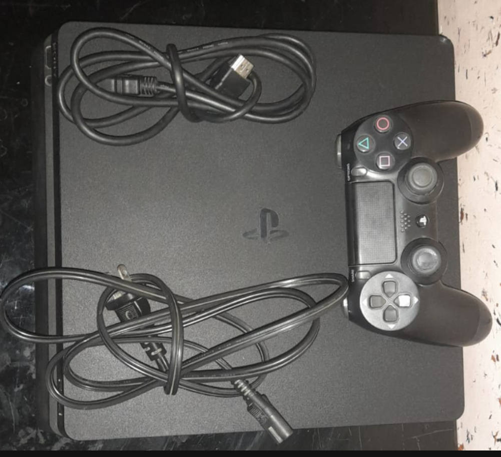 بلي 4 سلم مهكر ذاكرة 500 بالة غير مستخدم بالعراق نضافة 💯 ويا كييلات الأصلية وقرص تهكير وجويستك الاصلي مالته
الالعاب الي بالجهاز : 1_ فيفا 25 عربية 
2 _ بيس 21 عربية
3_ رزدنت ايڤل 2 عربية
4_ رزدنت ايڤل 3 عربية 
5_ F1 22 (لعبة سيارت)
6_ سبايدرمان من مارفل (مايلز موراليس)
7_ GTA 5
8_  THE PLAYROOM 
الالعاب كلها قوية وبعد اكو مساحة 108 كيكا بالهارد اذا تريد تنزل بعد العاب
تهكيرة قرص وكلش سلس وراقي .
نضام 12:00
الجهاز بي ضمان 24 ساعة من تاريخ الشراء .

السعر 270 توصيل متوفر 5 الاف كل العراق 
مكاني فلوجة حي العسكري 
شراي اتصل او راسل 
*********** واتساب وتلگرام .
ادمن ❤
