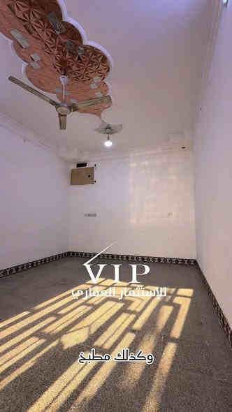 بيت طابقين للايجار
العنوان البصرة الاربع شوارع
المواصفات 
المساحة300
يتكون الطابق لاستقبال 
صاله داخليه غرفتين 
مطبخ صحيات 
كراج حديقه
الطابق الثاني
 يتكون من ثلاثه غرف 
صحيات
السعر الايجار هو مليون وربع
للاستفسار اكثر من المزيد من المعلومات الغير مذكوره في الاعلان العقاري في ترتيب موعد زياره موقع العقار او الاتصال على الارقام التاليه 
***********
***********
العنوان المكتب البصره حي عمان مجاور مركز فايا للتجميل 
للاستثمارالعقاري VIP
