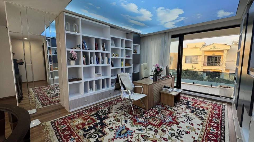 🏡 بيت للبيع 

📍 المساحة: 357 متر

يقدّم هذا البيت الفاخر مزيجاً مثالياً من الراحة، الفخامة، والخدمات الحديثة، جاهز للسكن ومؤثث بالكامل.
السعر   40دفتر بي مجال.    فلا
✨ المواصفات:
 • 🛏 4 غرف نوم سويت
 • 🔥 نظام شوفاج متكامل للتدفئة
 • 🔌 سستم غاز مركزي
 • 🧹 مكنسة مركزية
 • ☀️ طاقة شمسية فعّالة
 • 🏊 مسبح خاص
 • ساونا 
•مدفئة 
• 🛋 البيت مؤثث بالكامل

🏡 منزل جاهز للسكن فوراً، بتصميم أنيق وتشطيب عالي الجودة، ومثالي

للاستفسار:-
***********
***********
 واتساب زيدان
