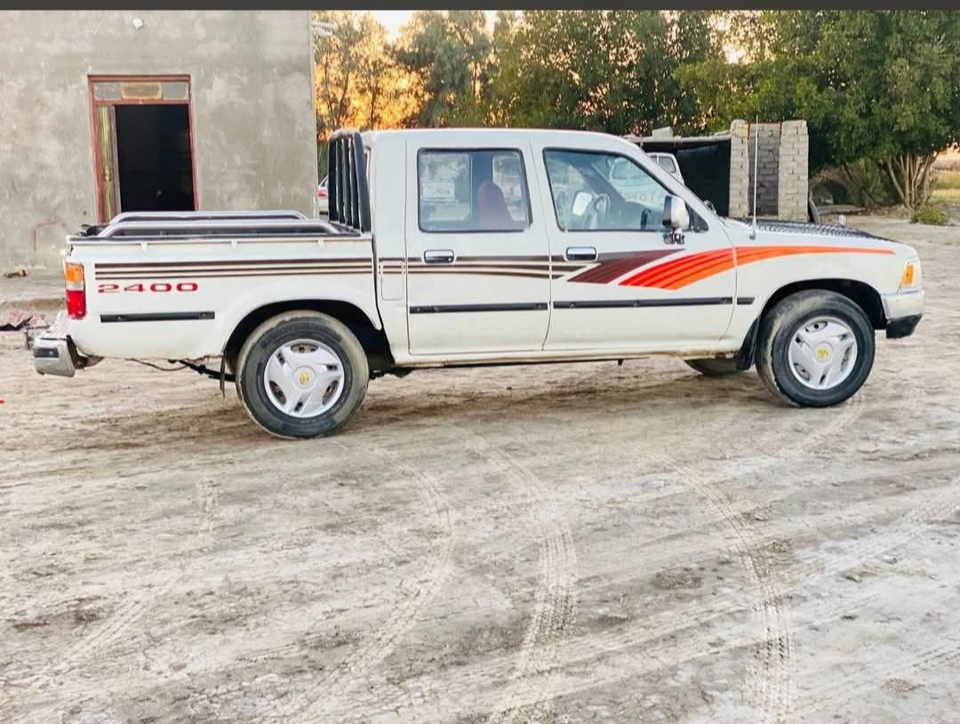 السلام عليكم للبيع تيوتا موديل ٩٥ مصبوغه عام جماليه دشبول احمر استيرن بور محرك اكروسيده  سنويه جديده رقم ميسان بسمي مشروع وطني  السعر ٤٥ وبيه مجال بسيط  *********** مكانه واسط
