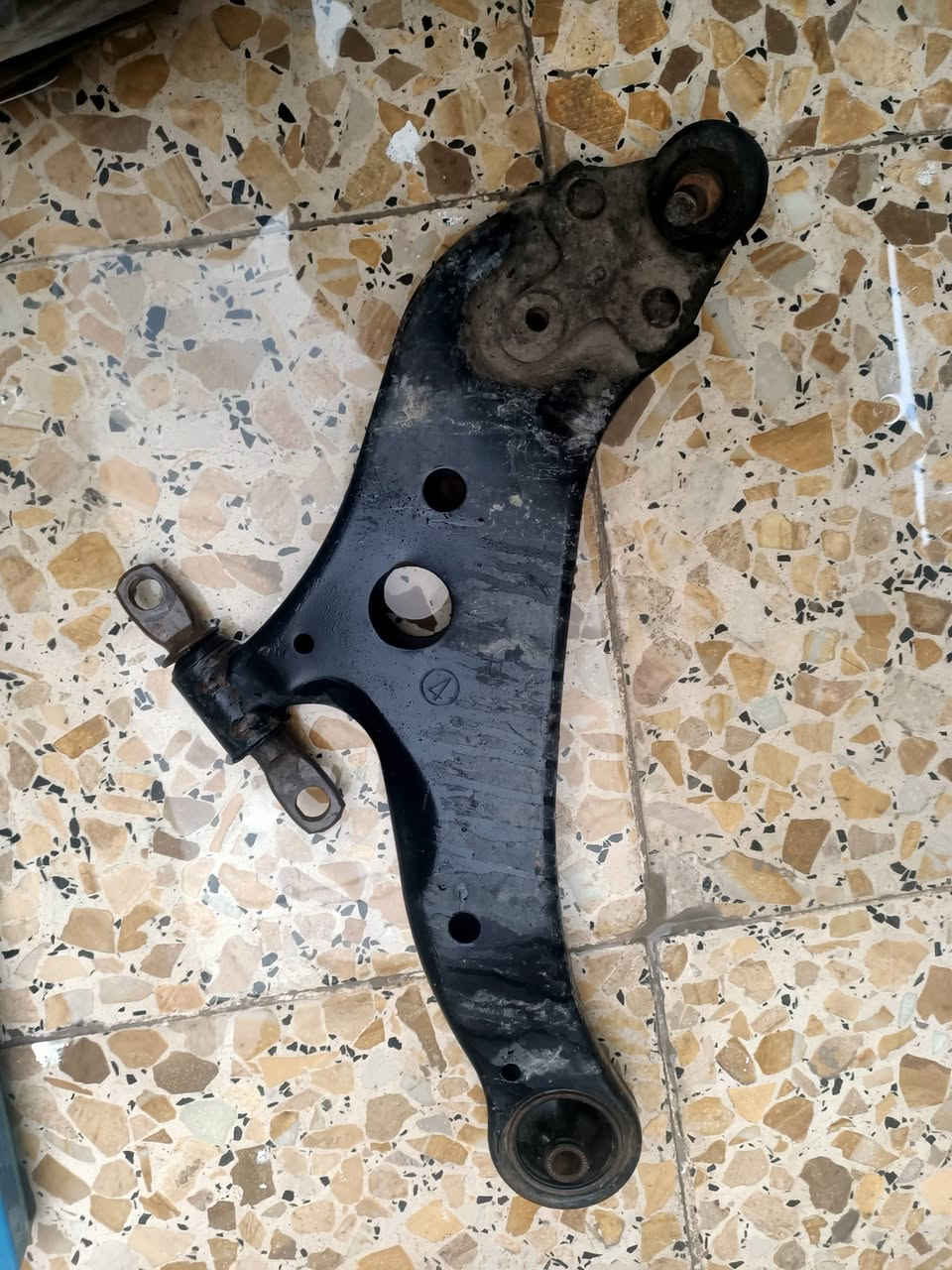 السلام عليكم قطع غيار للبيع عداد مال لاندكروزر موديل 2008 شغال ماعده كيج البانزين عاطل وضفيره كامله شغاله والاغراض البقيه مال سياره هايلندر موديل 2008 قيم بما يرضي الله وخذهن للتصال *********** العنوان بغداد
