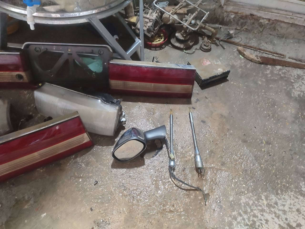 سلام عليكم شباب بيبان عدد ثنين مال راس لثور لا صبغ ولا طخه مكفولات وياهن بك لايت مصطره مثل ماموضح بلصوره ومرايه مال بنيد وريل عدد ثنين 
مكان كربلاء لسعر 300وبيهن مجال قليل  ابيعهن شلعع   
***********
