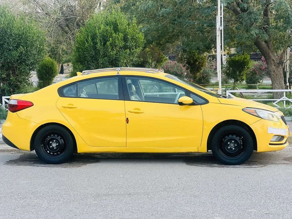 السلام عليكم كيا فورتي موديل 14 امريكي. مكينه 2000. سياره رقم بغداد بسمي سنويه جديده وسياره جديده وحلوه كير ومكينه ودوشمه وتخم تاير سياره جاهزه وخير من الله صبقه جديده مكاني كوت  

 الشراي يتصل ***********—*********** 

السعر 105  الشراي يتصل
