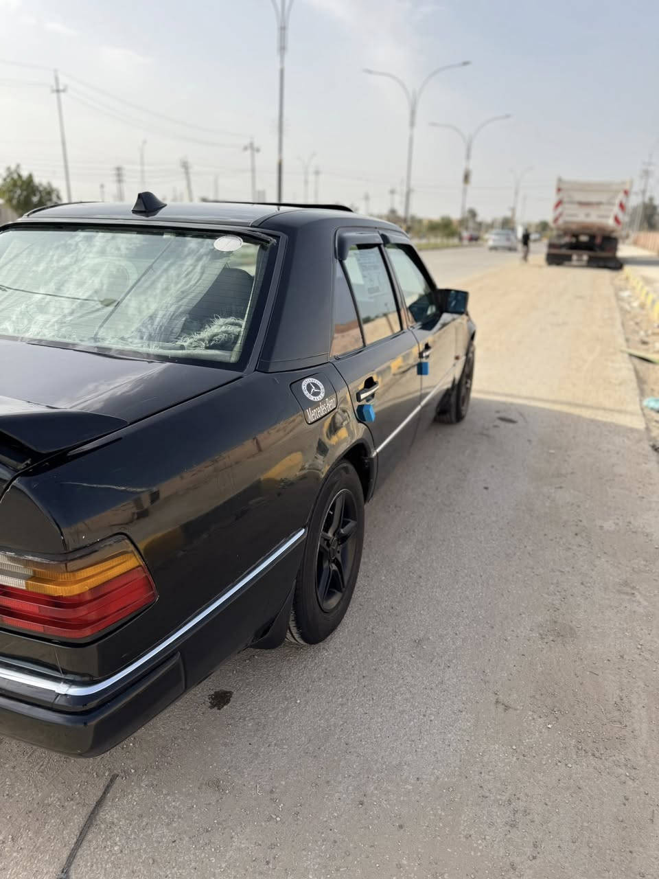 مارسدس دب ، موديل ٨٩ ، كهربائياتها كلها شغاله سياره مرتبه / تبريد منقص غاز / كشنات جلد /السنويه بأسمنه /ظربتها جاملغ خلفي 
مكان السياره/ الشطره
السعر ٤٥ وبيها مجال 
اذا عجبتك السياره اتصل ‭٠٧٨٣ ٨٩٣ ٢٩٣٣‬
