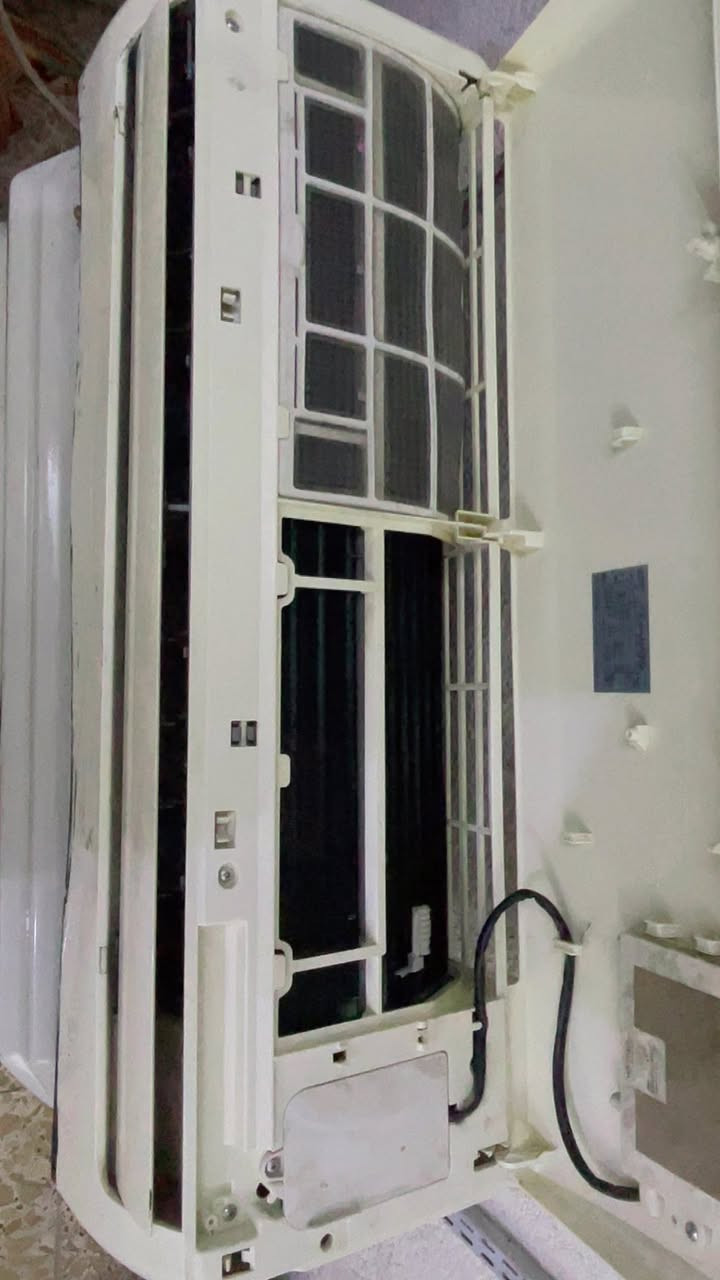 سبلت جبسون واحد طن 1
مكفول من فتح البرغي جهاز بلادي
تدفئة تبريد 
غاز مقفول
نقصة بس ريموت

بغداد صليخ
***********
