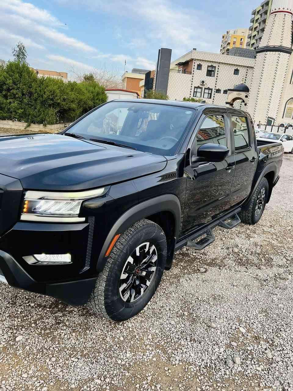 نيسان بيكب فنتيره مديل 22 برو X تويل يعني بدون فور ويل المرغوب 
بيه جاملغات خلفيه البدي فقط 2 قطعه بس كلير بدون حادث بدون معجون اثر شخط بجم كبس بلاد سياره احله من صور ماشيه 45 فقط 
رقم مميز اربيل تحويل وكاله بشرط 
سعر 250 وبيه مجال مكان اربيل ***********
