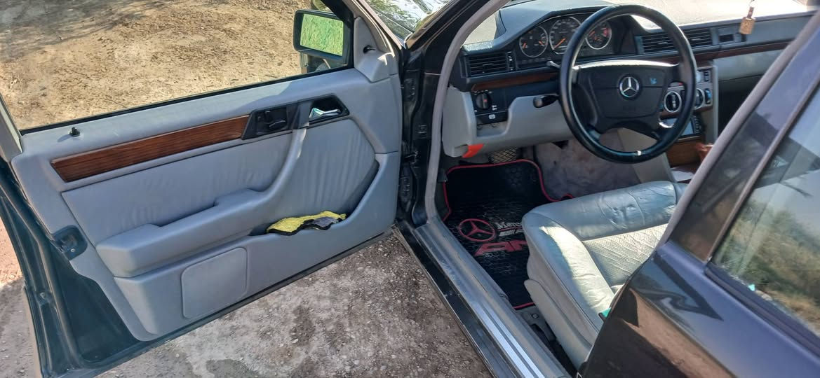 سلام عليكم مارسدس دب
الموديل 91
رقم بغداد انكليزي بسمي 
مكينه  وكير واكسنvvt 3000 جديده 
غرفه جلد رصاصي كهربائية 
سلايت طكتين شغال
تبريد شغال 
لايت زنون 
محدثه بيبي بالكامل
نوزلات +بلك +مجوال جديد حاويه ادامه كامله 
السعر 75 وبيه مجال رجائن ما يعجبك السعر موجود كلشي بلسوك
مكاني ذي قار قضاء الرفاعي
بيع او مرواس 
***********
