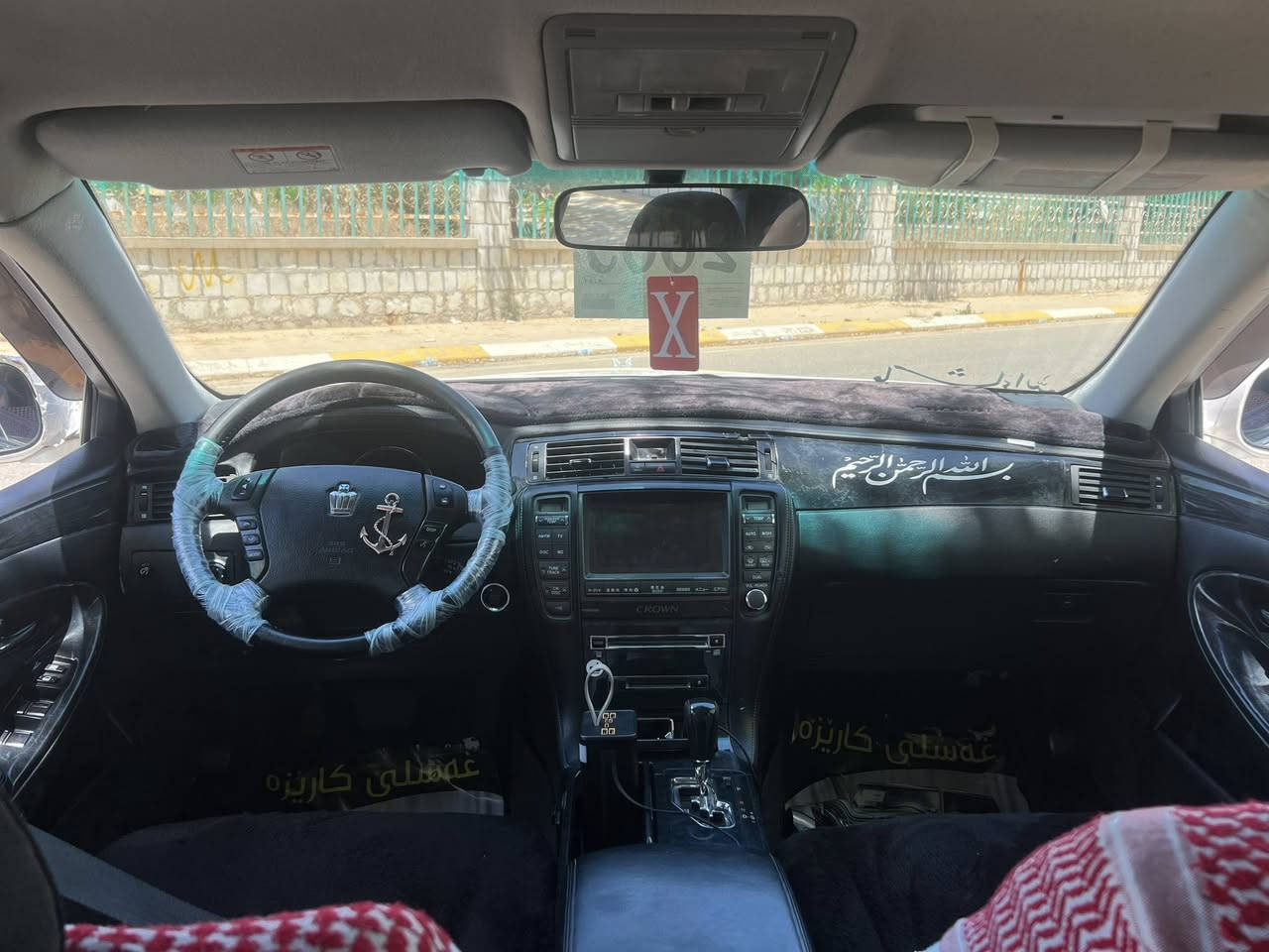 بەناویخوای گەورە
شاهینەی ١٨٢ی گەورە بە گەورەی ٢٠٠٥

ماشاللە تا بڵێی پاکو و جوان و بێ تەقە و ڕەقەیە ،

ئاوێنە ئیشارات ،لایت ناوچەی کوێر ، چوار تایە و ویلی دینگەی لۆکی لە ژێرە 

گێڕ و مەکینەی یەک دەنگ عەیبی تێتانییە 

بێ (کۆدە) 

*********** (کەلار)
