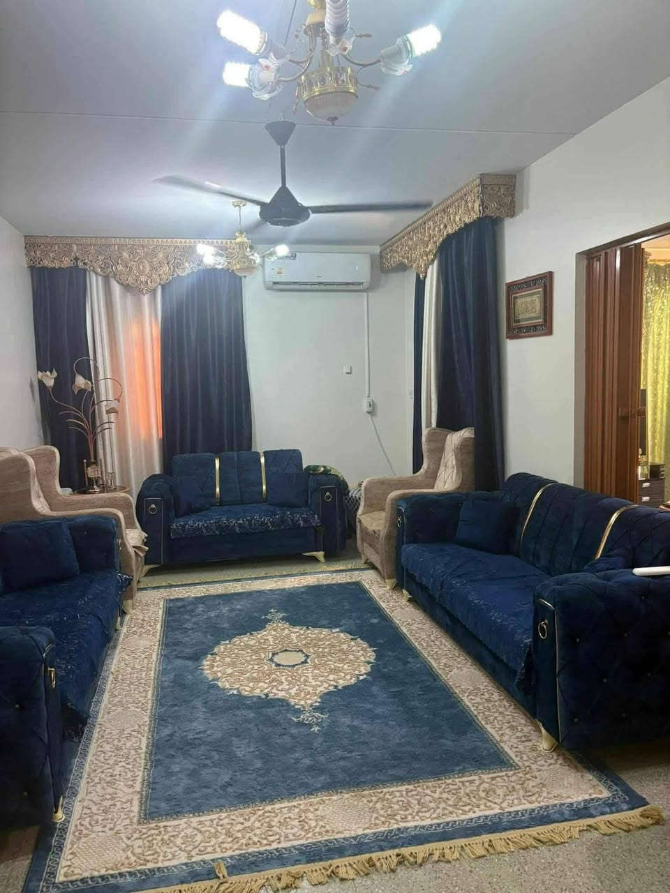 شقة للبيع 3غرف حي شهيد طابق أرضي للبيع مع الأثاث أو بدون
للتواصل ***********
