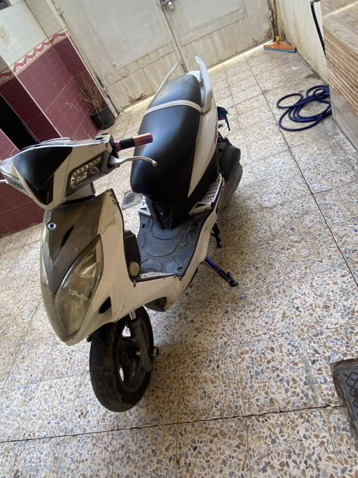 دراجه كايمكو رايسنك حجم المكينه 180 دراجه خير من الله دراجه مكمركه اوراقها اصولي مدفوعه وصولات كامله للبيع أو مراوس بدراجه كير حسب القناعه للاستفسار 
***********
