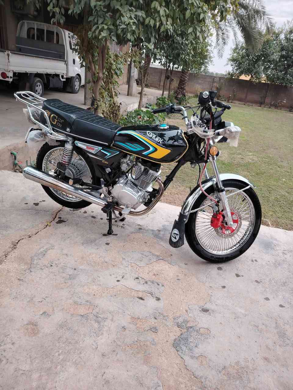 سلام عليكم
دراجه للبيع موديل 25 اربعه گير مكفوله اقل شهر من شديته 

تواصل ***********
