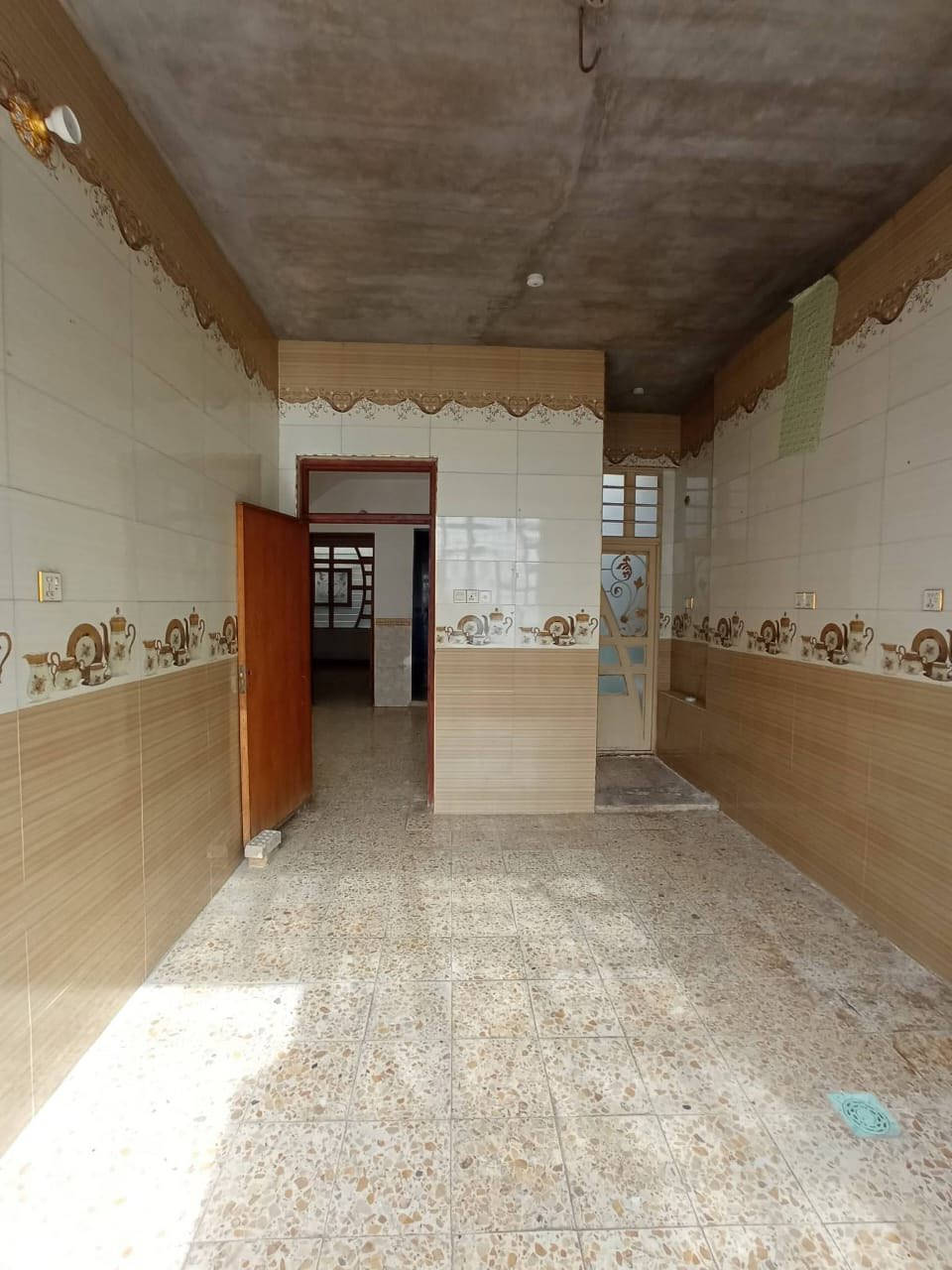 مكتب اكرم الحاتمي للعقار  ***********
==================================

  دار للبيع المساحة 150 متر تجاري طابو صرف 

حي ميسان الشريط قطاع 84 عرض شارع 20 متر 

==================================

   يحتوي ع/ غرفة وصالة ومطبخ وأستقبال 

وصحيات داخلية وخارجية ومكشوفة وطارمة 

بناء نضيف طابوق والسقف صب كونكريت 

                البيت فارغ غير مسكون 

           السعر  186 مليون وبي مجال 

للاستفسار الاتصال بالرقم *********** وات سآب 

        او مراجعة المكتب اكرم للعقار

عنوان المكتب/ النجف الكوفة حي ميسان 

     شارع الكيات مقابل اسواق حليم
