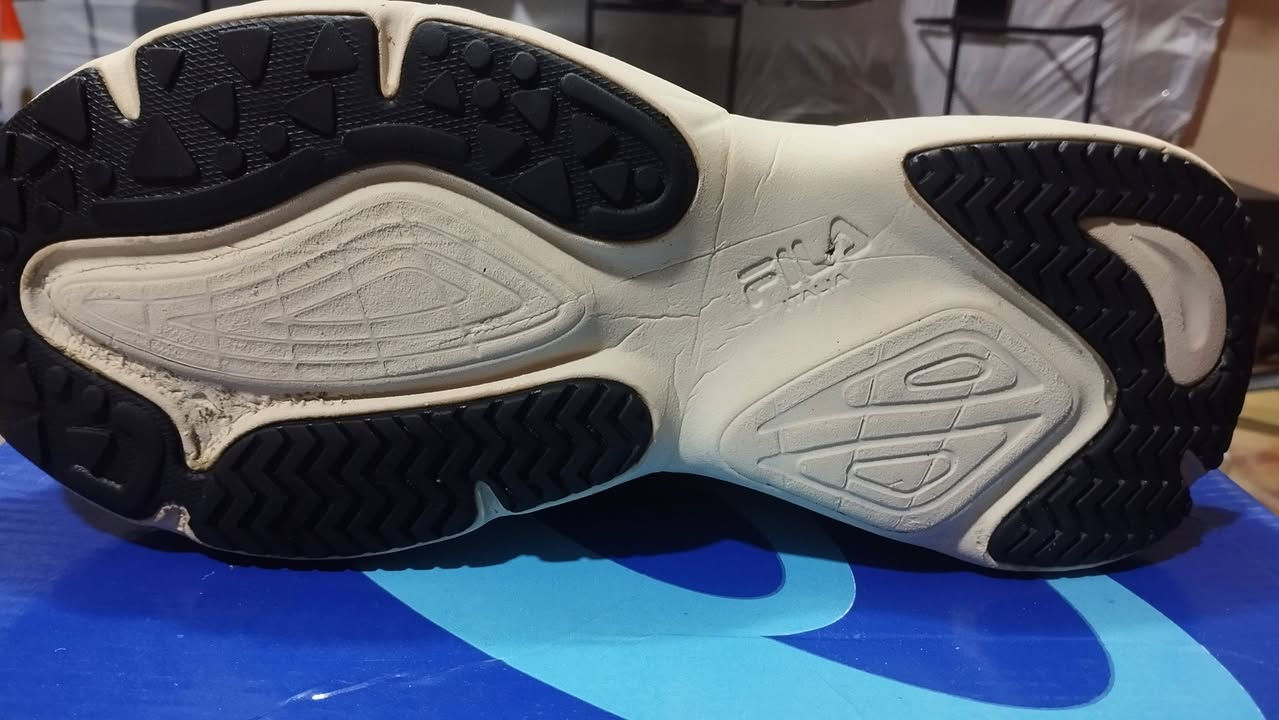 ماركة فوله اوربي اصلي...قياس. 40 ...25c...السعر 20 الف مع التوصيل..للحجز عالواتساب...***********..
