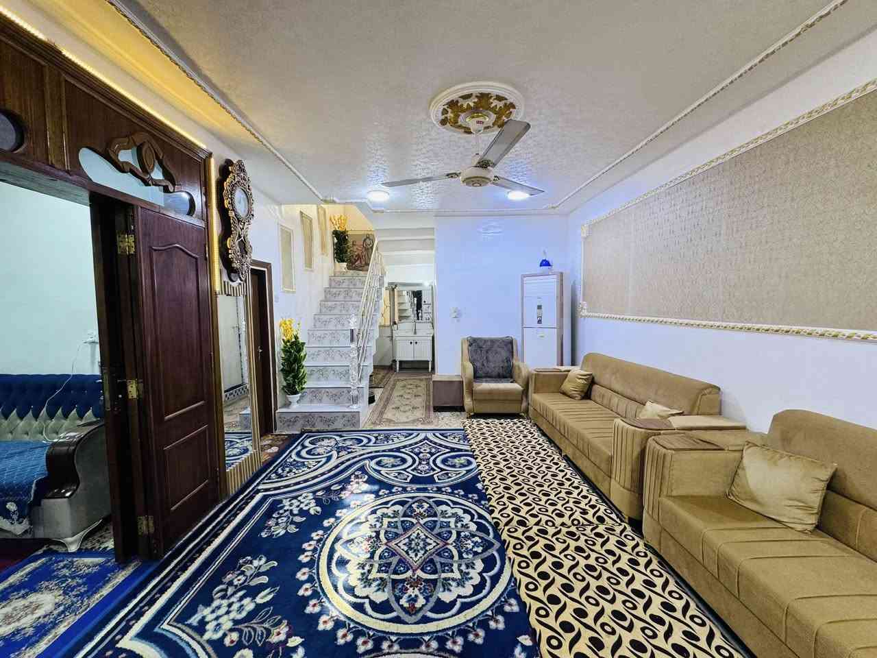 دار للبيــــــــع 
في الحله نادر الثانيه خلف معمل النسيج 
ــــــــــــــــــــــــــــــــــ
المساحــــــة / 275 م طابو صرف
الواجهــــــــة /  9,5م 

     #مــــــحتويات _الـــــــدار🔻 

#الطابــــــــــق_الأرضــــــــي

غـــرفتين نـــوم وصاله وكليدور ومطبخ ومجمع صحيات وكراج وحديقه

 #الطابــــــــق_الثـــــانـــــــي

غـــرفتين نـــوم وكليدور ومجمع صحيات
_____________________________

للأســــتـــفـــســـار الاتـــصـــال عـــلـــى 🔻🔻
 سيد رائد    0️⃣7️⃣8️⃣3️⃣1️⃣1️⃣6️⃣1️⃣6️⃣4️⃣1️⃣    📞             
سيد حسين 0️⃣7️⃣7️⃣2️⃣5️⃣6️⃣1️⃣2️⃣2️⃣6️⃣4️⃣   📞
                      آو وآتســــــاب☎️
_____________________________
#مــكـــتـب
  
   🧱🏬#عقــــارت_سيد_رائــد🏬🧱

#الـكــائـــن
حــــله  شـــارع نــــادر الــرئـــيسي  مقابل شارع الطب العدلي 
_____________________________
