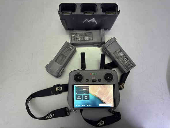 للبيع
ارل
1- جوستك rc2 اصلي
2-بطارية air3lair3s اصلية بحالة
ممتارة جدا
3-شاحنة بطاريات ثلاثية اصلية
4- جوستك fpv جمبر t20
5- جنطة air3/air3s 

للتواصل على الخاص او الاتصال *********** 
عنواني موصل لا يوجد توصيل 
واذا تاخذهم شلعة احسبهم الك اقل
