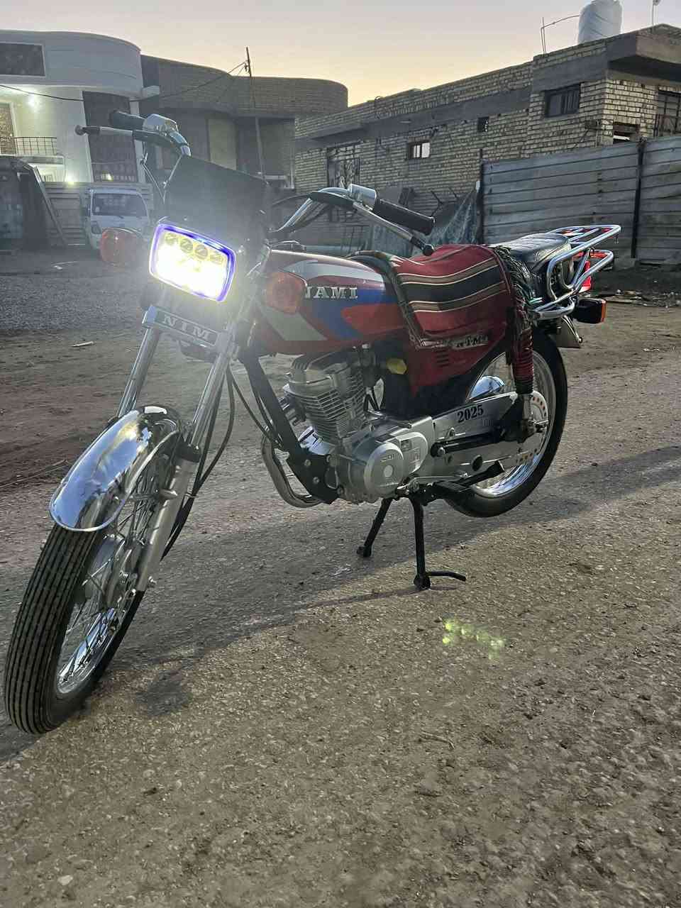 سلام عليكم دراجه البيع نوع نامه متياز مديل 25 اوراق  سكنر  دراجه كلشي بيها شغال دراجه الون الميزز 🍅 الدراجه احله من الصور مكان الدراجه كربلاء طوريج السعر 650 بيها مجال الشراي  ودللل وهاذا رقمي ***********
