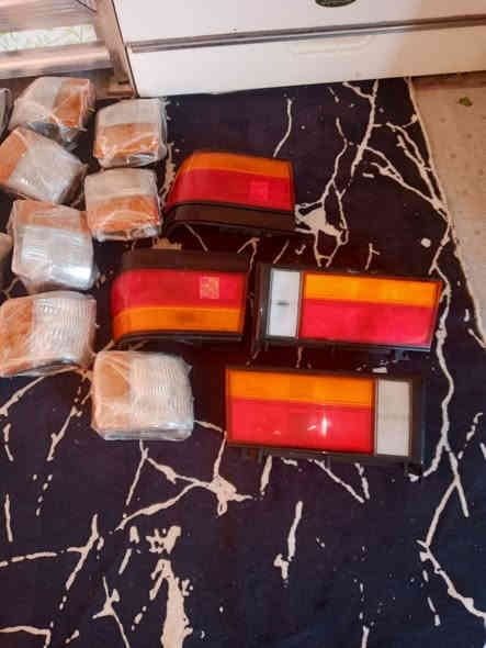 من رخصت صاحب الكروب المحترم يتوفر لدينا اليدات والسكنات وبك لايتات مثل ما موضح بالصوره والفيديو ويوجد لدينا غراض بونتيشا تفصيخ واني بخدمه الجنايه للاستفسار مراسله الصفحه او الرقم *********** واتساب المكان الصويره
