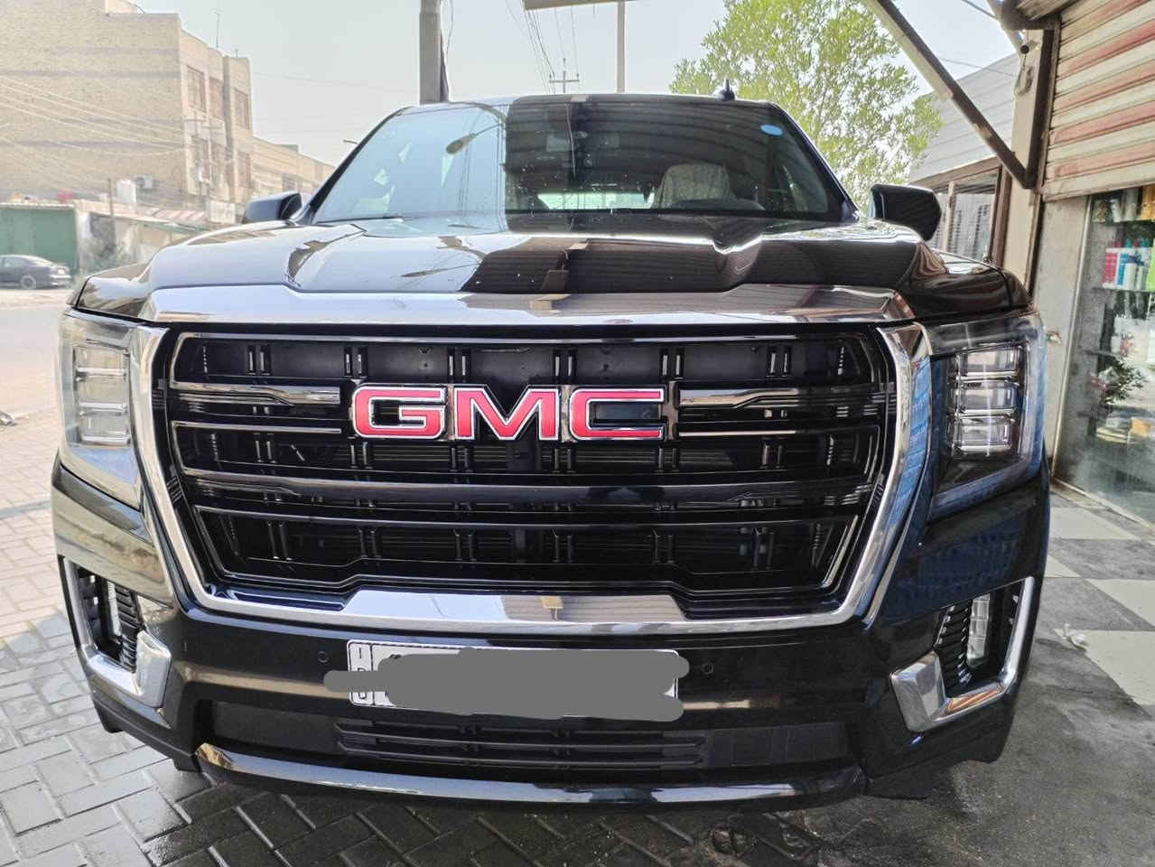 ---

🚙 للبيع GMC يوكن LE
الموديل: 2024
الحالة:  جديدة / وكالة
اللون: أسود لامع
الداخلية: مخمل رصاصي فاخر
شاشة وسطية كبيره
تشغيل بصمة
نظام صوت Bose
ولمواصفات معروفه ميحتاج تنذكر ، ماشية 31 رقم بصرة السعر530$ استفسار اتصال واتساب ***********
‭0783 808 0538‬ اتصال مباشر البصرة, العراق
