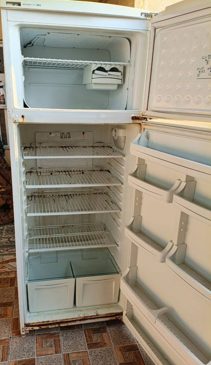 ثلاجة 18قدم نوع فستل شغالة   سعر100الف الفاو ***********‬‏
