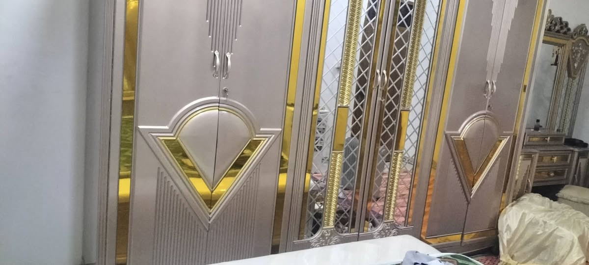 سلام عليكم
غرفة للبيع مستعملة سنة و نص مكاني نجف احلا الصور
تسكام ٩ قطع الغرفة ضخمة تواصل واتساب
 ***********
