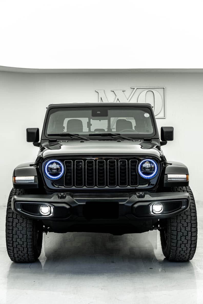 Jeep Gladiator 2024 Texas Treail
جيب گلادياتور ٢٠٢٤
 مواصفات Texas Treail (مقاعد جلد كهربائية تدفئة)

مكينة ٦سلندر حجم ٣.٦لتر تنفس طبيعي
ماشية ٢٧،٠٠٠ ميل و بحالة ممتازة 

بيها فقط البوند صبغ بدون دواخل و ايرباكات نهائياً
رقم كاتي السيارة تترقم شمالي و اكيد شرط الترقيم

سعر السيارة 28,800$ دفترين و ثمانية و ثمانين ورقة و بيها مجال للطيبين

سيارة موجودة ب دهوك ل اي استفسار اتصلو علي الرقم
(***********) دهوك, العراق
