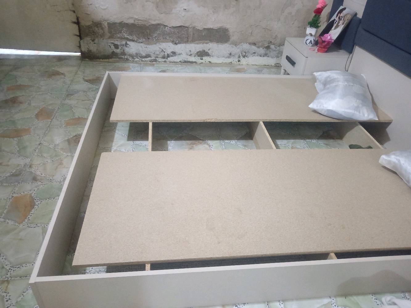 المحمودية حي بدر  الغرفة 7قطع الغرفة نظيفة ٪ ماخذة 900 وريد بيعة 600 مستعجل علة بيعته 