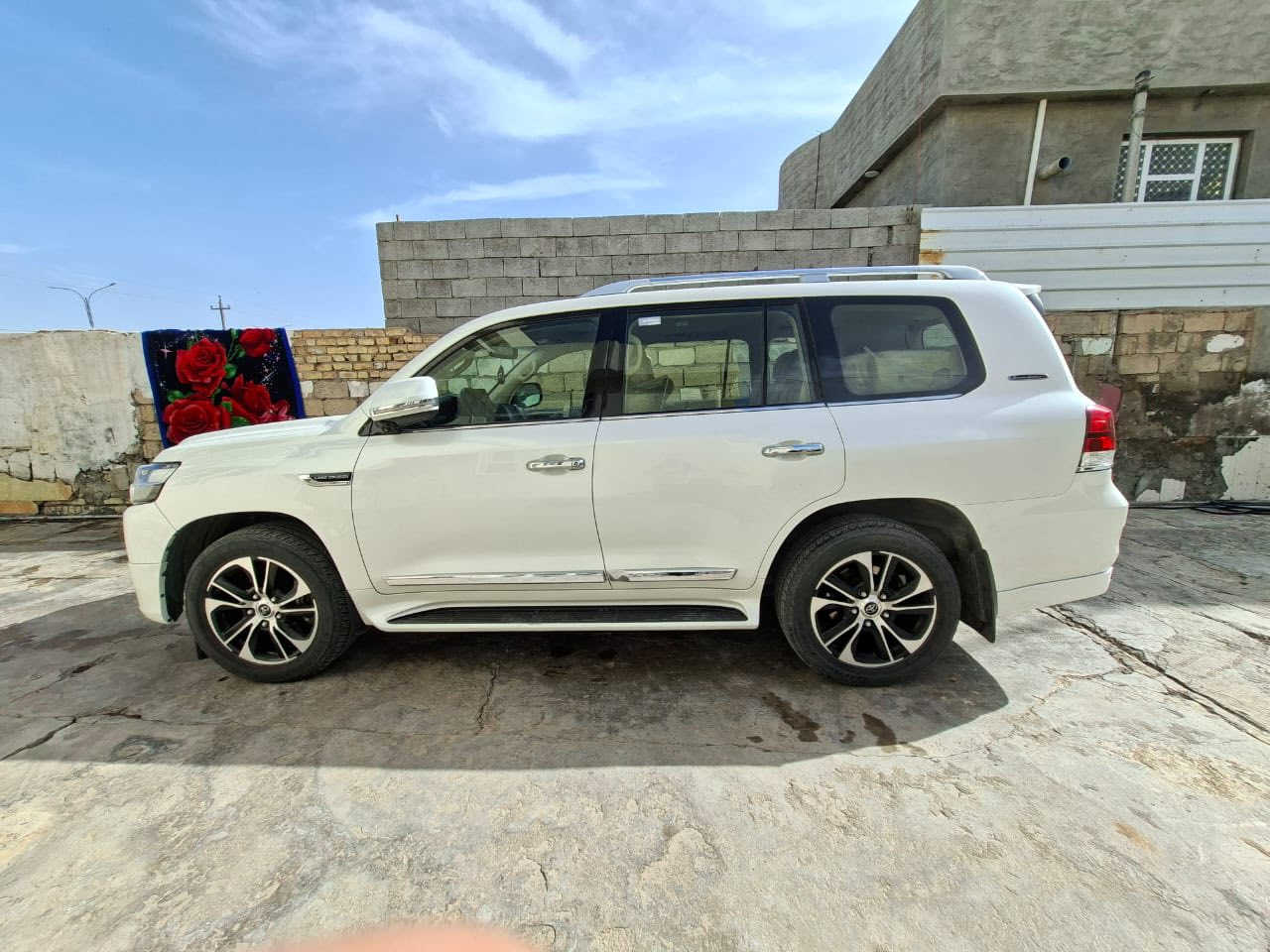 تويوتا لاندكروز GXR موديل 2021 ساز باب اول كراند تورنك نظيفة جداً رقم بغداد الجديد بأسمي مكفولة كفالة عامة عدا شخط بسيط جداً
رقم صاحب السيارة ***********   
***********

🟩 السعر  _ 580 يعني خمس دفاتر وثمانين ورقه وبيها مجال للشراي 

عداد المسافة : 70 الف كيلو حقيقي السياره بوضع الزيرو 
فول مواصفات 1/1 

1- فتحة 
2- بصمة 
3- كراسي كهرباء 
4- كشنات جلد
5 -  3 شاشات كبيرة بلاد ام الترحيب
6- حساس خلفي وامامي 
7- جنطة كهرباء ( جكات )
8 - تحكم ستيرن جهتين
9 - مري شفط 
 10 - تشغيل عن بعد 
11 - اشاير ترحيب
12 - كشنين كهرباء 3 دكم 
13 - حساسات امامي وخلفي 
14 - شاحن لاسلكي( واير ليس ) 
15 -  8 ايرباك 
16 - دبل ماوس 
17 - اربع كامرات محيطيه 360 درجة 
18 - طفاية 
19 - ثلاجة 
20 - لايت زنون كشافات
21 - كروز سرعة 
22 - تحكم كهربائي بلمري 
23 - ويل كب كروم حجم 20
24 -حجم المحرك: 6 سلندر 4000
25-ميموري
26 - بصمات عدد 2
27 - نظام EST 2nd
28 - نظام ABS
29 - زراكات لايت
30 - شاشة ليزيرية
31- دشبول لگزز
32- اشارة لگزز
33- مري قابله للطي مع الرجوع
34-دوسات ليزريه علامة لاندكروز 
معروفه مواصفات الساز  
مكان السياره: الأنبار- الخالدية
السعر 580 وبيها مجال
للأستفسار
***********
***********
