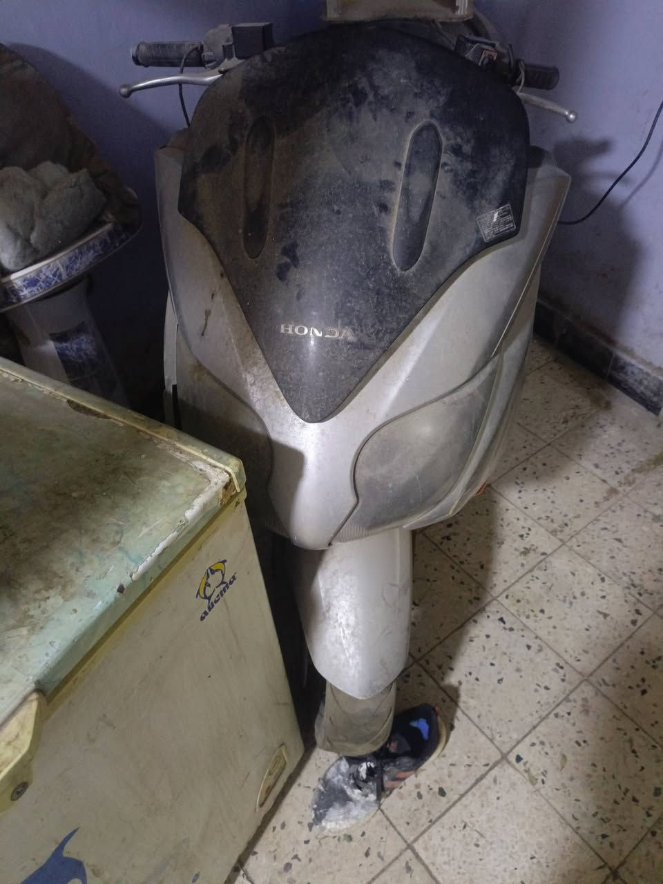 فورزة كوم حديد للبيع شغاله جانت بس انتركت صارسنه والبصمه ضائعه السعر٦٠٠قفل المكان بغدادالجديده***********
