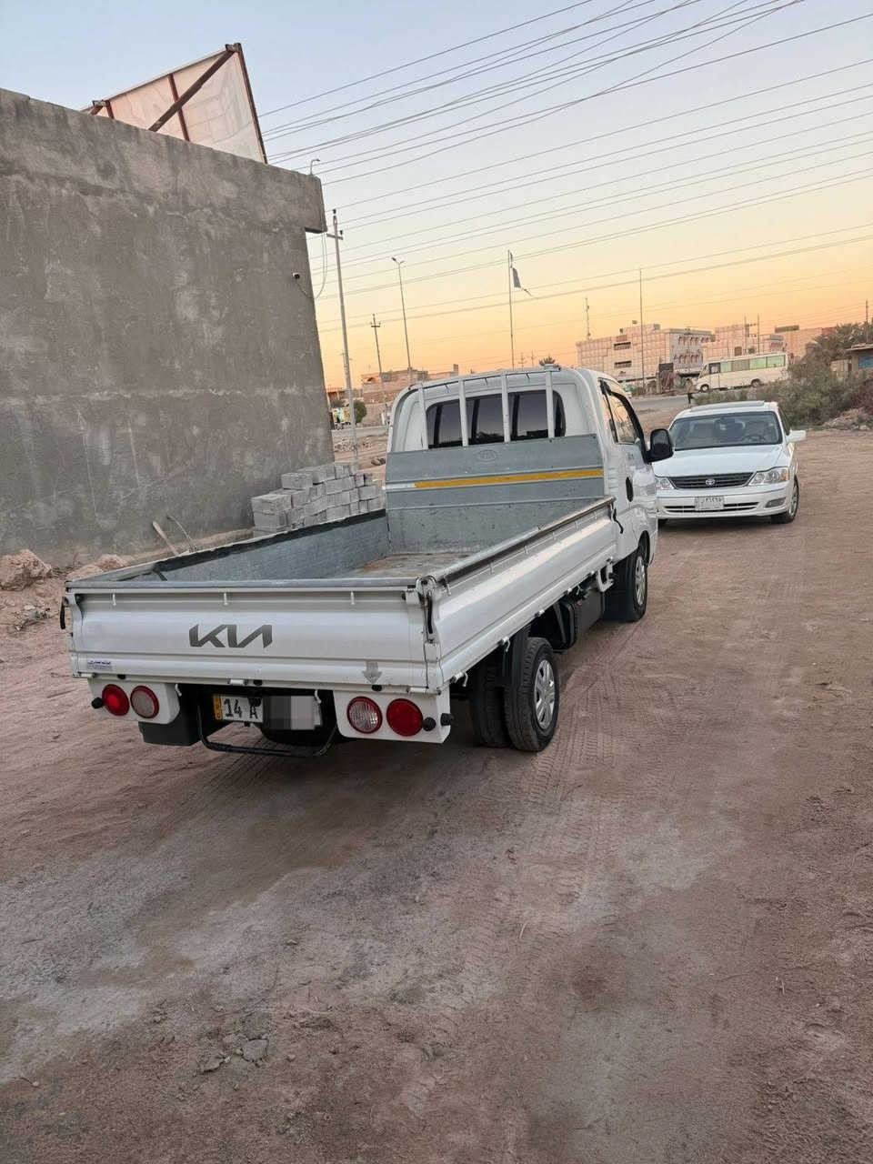 السلام عليكم KlA بنكو 2019مفتوح  فول مواصفات حساسات خلفية تحكم ستيرن كشنات كهرباء مري شفط هيتر ضباب للجامعة الخلفية ولمري تبريد تدفئة منضومة كاملة من الوكالة ماشيه ٥٥ الف السيارة نضيفة بمعنى الكلمة ما ناقصة برغي بعده زيرو 0️⃣ مكينة كير حدادية تخم تاير كفالة 
رقم بصره انكليزي بسمي تحويل ثاني يوم 
للاستفسار // *********** البصرة, العراق
