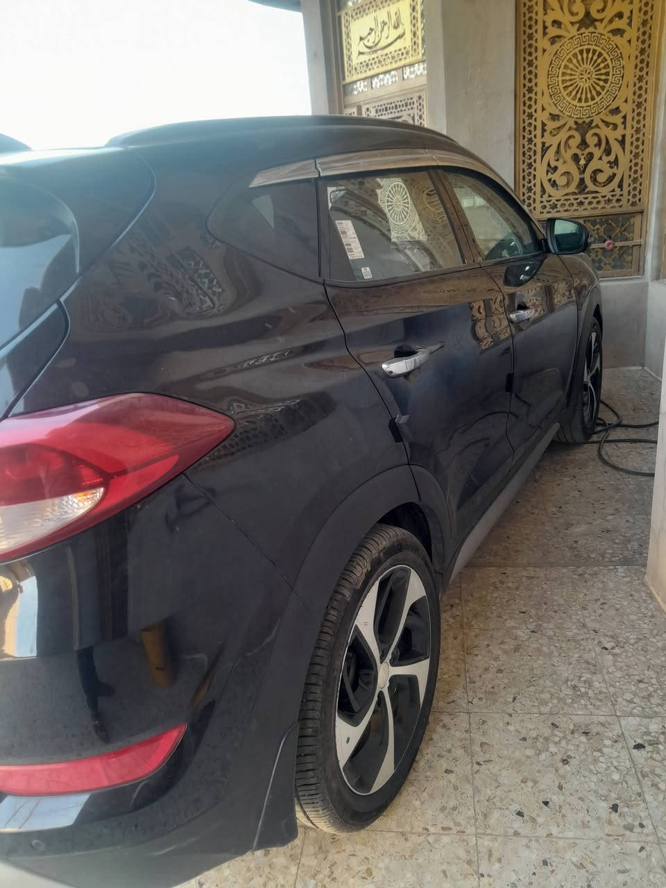 🚘 للبيع | هيونداي توسان 2018 وارد أمريكي 🇺🇸
✅ محرك 1.6 تيربو
✅ قير أوتوماتيك 7 سرعات
✅ السيارة نظيفة جداً من الداخل والخارج
✅ مكيف ثلج ❄️
✅ شاشة، كاميرا، بصمة تشغيل، جنوط وكالة
✅ جاهزة للاستخدام وما تحتاج مصروف
📄 تقرير الفحص متوفر.
📍الموقع: بغداد سعر بلاش ١٢٩ وبيه مجال
📱 للاستفسار واتساب أو اتصال: ***********
الجادين فقط، والله يبارك للجميع. 🌹
