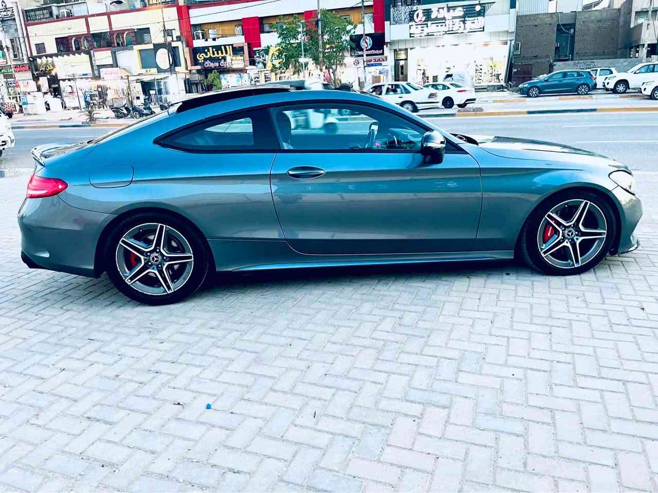 . مرسيدس  AMG C300 كوبي 
.موديل 2017
. السيارة AMG اصل 
. محرك 2000 تيربو
. فول مواصفات 
. دبل ماوس 
. مري قلاب 
. حساسات
. اوتو ستوب 
. 5 مودات قيادة
. لايت ديناميكي متحرك 
. كشنات ماروني + داخل ماروني 
. انارة ٣٦٠
. تحكم كامل بالكشنات 
. كشنات تدفئة 
. ميموري كشنات + ستيرن + مرايات 
. مري قلاب
. باقي مواصفات المارسدس المعروفة 
السيارة كلين وانضربت يمي وصار بيهة تصليح على كد الضربة الضربة بسيطة مو قوية مثل ما موضح بالصورة . 
سنوية بأسمي شرط التحويل 
مكان السيارة بغداد الدورة ***********
السعر 207$ بغداد, العراق
