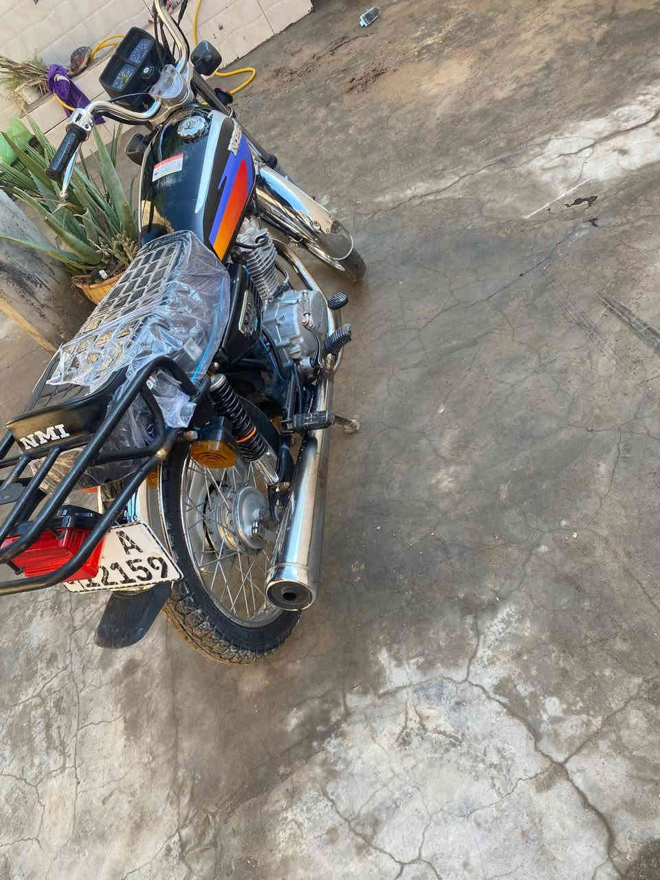 سلام عليكم
شباب دراجه للبيع ناما شلامجه رقم وسنويه بسمي
مودييل 2019 مكينه مفتوحه ونضيفه كهربيات شغاله. 
  سعر خاص. رقم ه.  ***********
