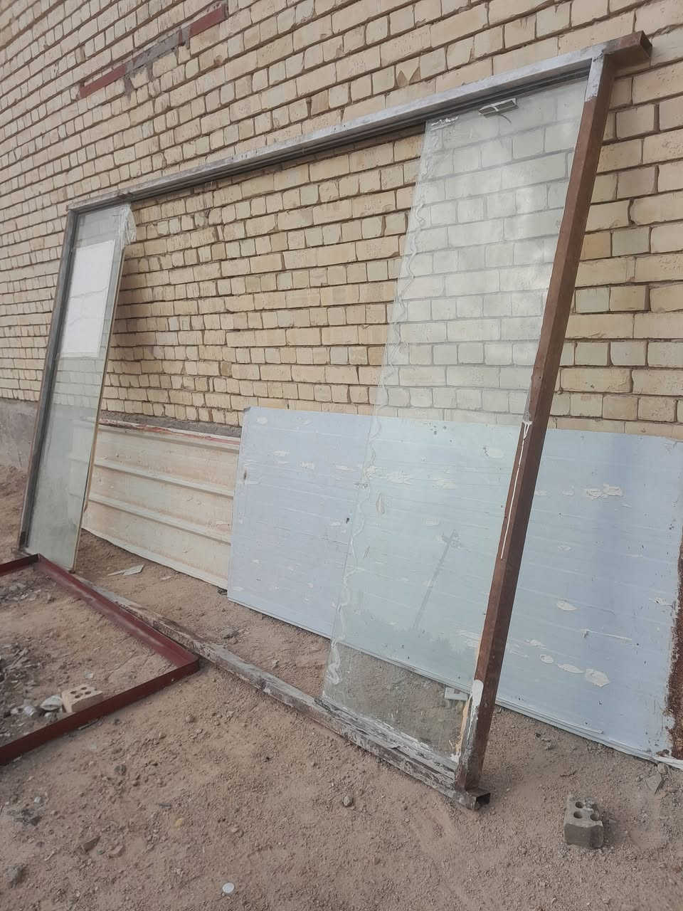 للبيع بسعر مناسب ابواب دفترية عدد٣ سندويش٥متر عدد٢ سندويش٢ونص ومترين عدد٢ مرايات عدد٣ كربلاء
واتساب ***********
