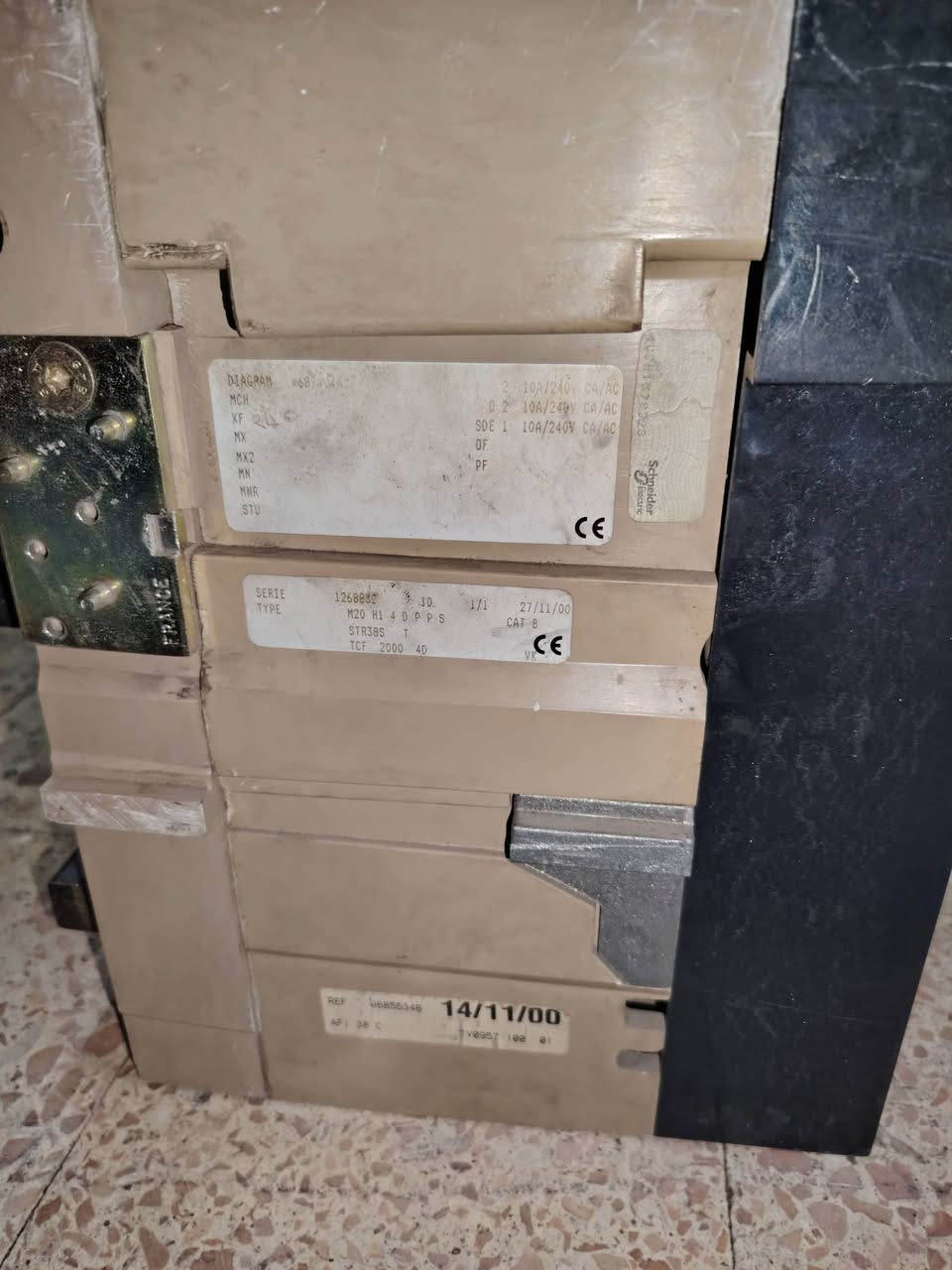 قاطع ماستر باكت 2000A ٤بول بحالة ممتازة
كامل (موتور +٣ شنت تريب) 24vdc
01005009574


**إذا كنت صاحب هذا الإعلان وتريد حذفه لأي سبب، رجاءا أرسل رسالة إلى الدعم الفني**