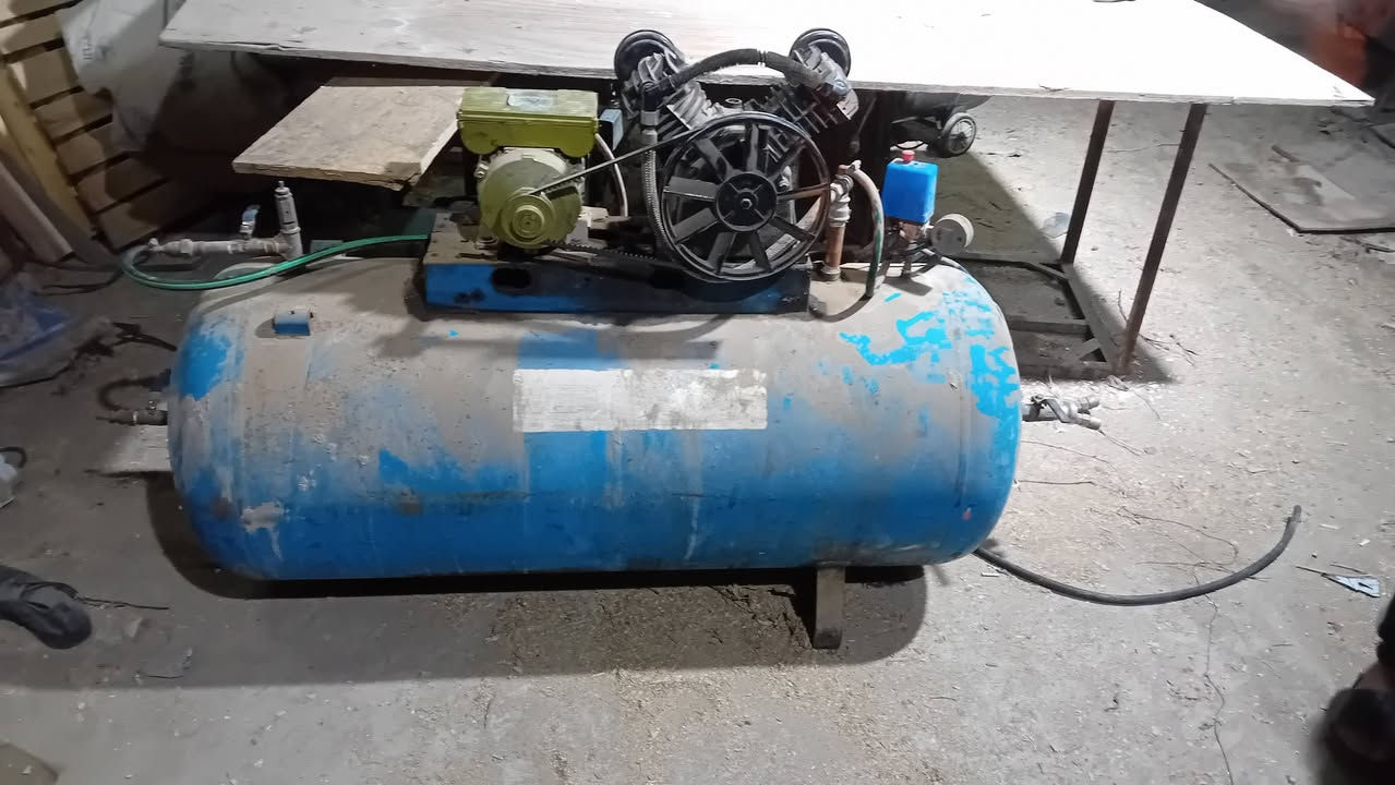 خالعه عدد  اثنين نظيفه للبيع للاستفسار الاتصال *********** وكنبريسر حجم ٤٠٠
