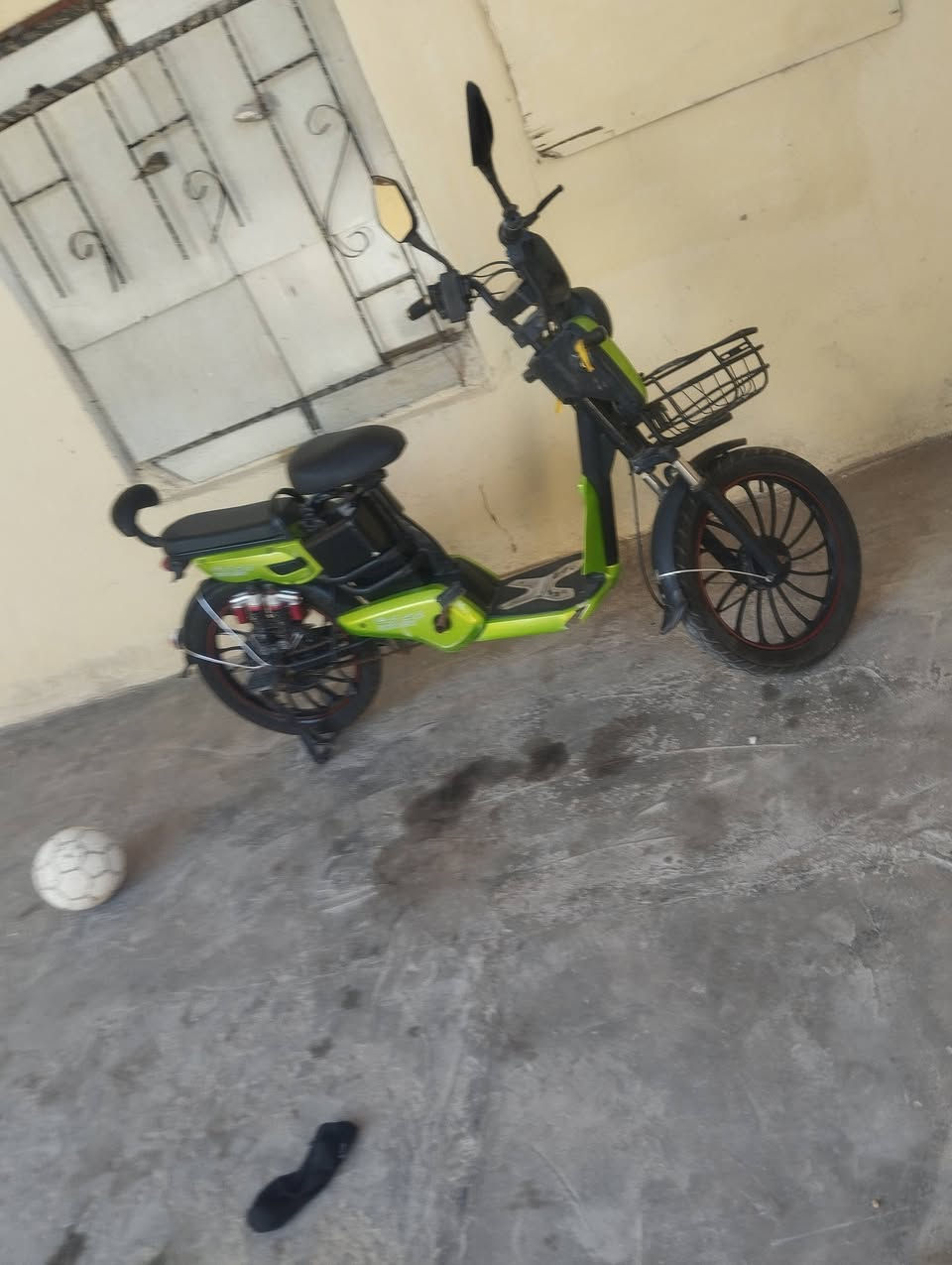 سلام عليكم دراجه شحن للبيع بس عوزهه بطارية العنوان مطيحة التاير الورى نازل السعر ميتين وخمسين ***********
