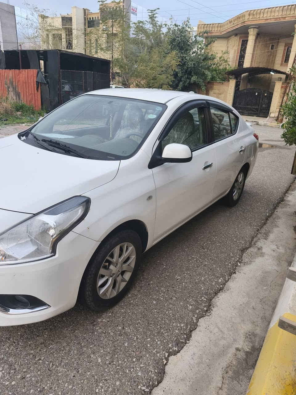 نيسان صني هندي موديل 24 رقم سليمانيه
ماشيه 28الف
ظرهها جامرلغين خلفي رصعات مامتصلح
وشبر من جامرلغ امامي 
عنواني كركوك 
التفاصيل أكثر اتصال على رقم ***********
