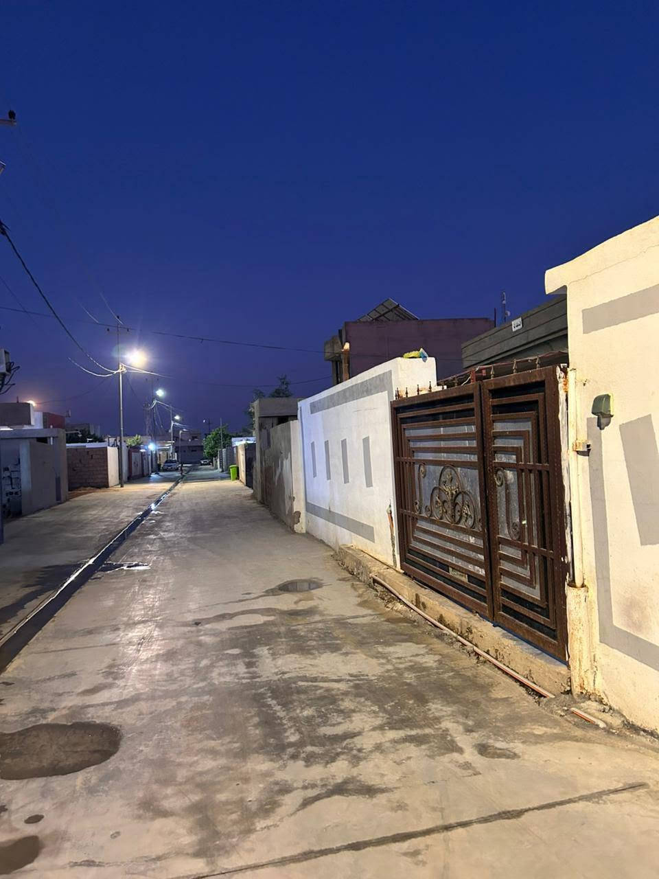 السلام عليكم بيت للبيع 
العنوان حي الأطباء الفرع الأول فرع الجامع 
 الفرع راقي وخدمات كامله 
السعر 63وبي مجال 
طابو زراعي 
مساحه 250متر
للاتصال ***********
