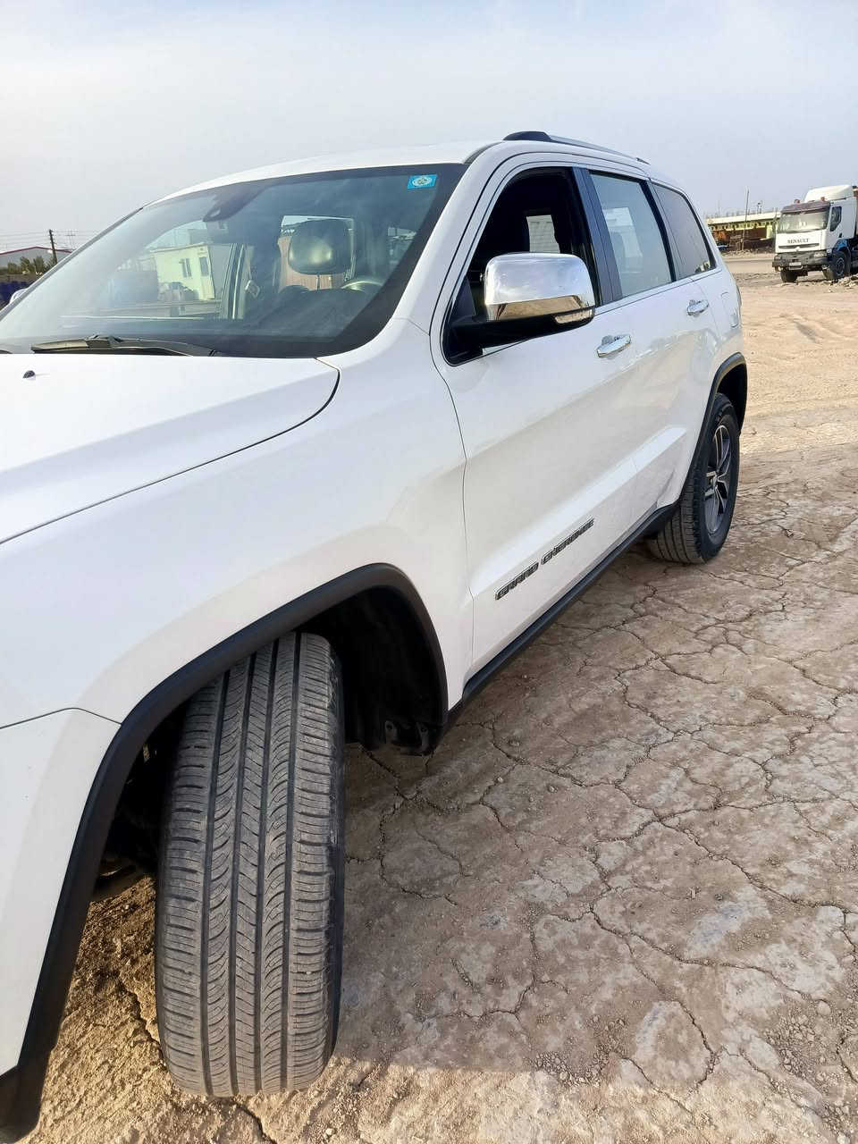 السلام عليكم
Jeep2017🇺🇸
فئه كراند شيروكي
للبيع او مراوس
ماشيه49الف ميل حقيق
وارد امريكي داخله كلين بيه فقط بارد بل جنطه صغير وشخوط باب الصدر قليله باقي كفاله
رقم بغداد بسمي السياره تحويل نفس اليوم
السياره جاهزه من كلشي اي نقص مابيه
مواصفات السياره
جنطه كهرباء
ستيرن كهرباء
كشنات تدفئه وتبريد 
ستيرن تدفه
تشغيل عن بعد
بنراما
شاشه جبيره
5بصمات
وبعد بيه هواي مواصفات السياره مال بيت ومطالعه وبل عافيه عل ياخذه 
سعره اتصل ودلل سياره كلش نظيفه
متواجد فيس واتساب 
***********
***********
