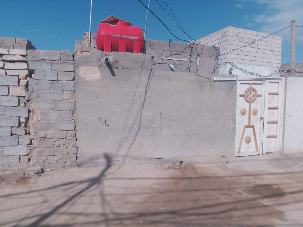 منزل 130 متر عمود 141 خلف شارع ياحسين تفاصيل البناء غرفه نوم 5 في 4 الصاله 10 في 6 المطبخ بسيط  الستقبال 8 في 4ونص البناء بلوك اربيل السقف عكاده فرممستون مصبوب الوجه 6 في 20 حمامات داخليله وخاريجي الاساس طابوك جمهوري السعر 40 البي الزراعي مسافه 50 متر عالشارع مال زوار ***********
