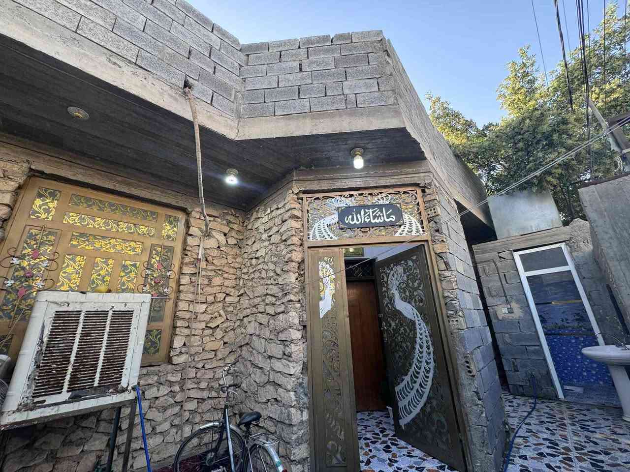 خلفه كليه الطب الاسنان 
بيت البيع مساحه ٢٠٠ واجهيه ٩ نزال ٢١. غرفتين نوم صاله ديوانيه هول مطبخ ضحيات داخلي خارجي 
مناور ٣
سعره 80 قابل للتفاوض 
رقم الهاتف ***********
