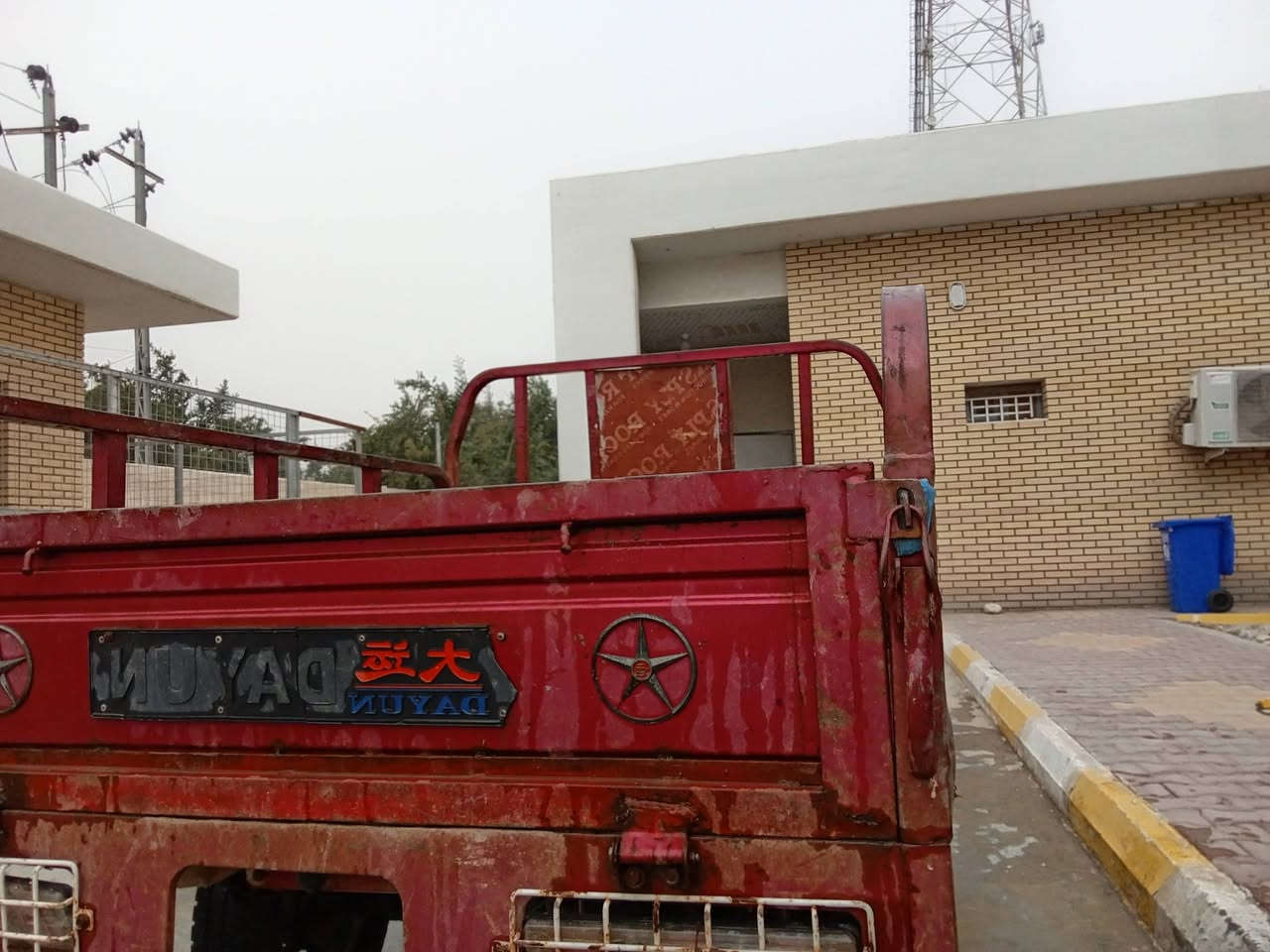 السلام عليكم
ستوته للبيع دايون 18 محرك جديد لايت شفتات وفلنجات جدد تايرات جدد باتري جديد بيه نقص ورقه المكان ناصريه 

***********
