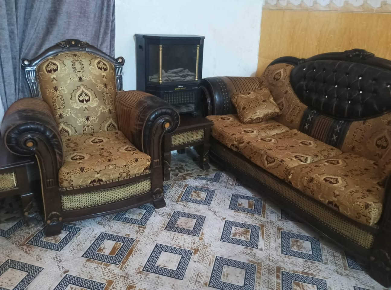 السلام عليكم تخم البيع مكان الحله نادر ٢ هذه رقم ابوتخم *********** 15 مقعد
