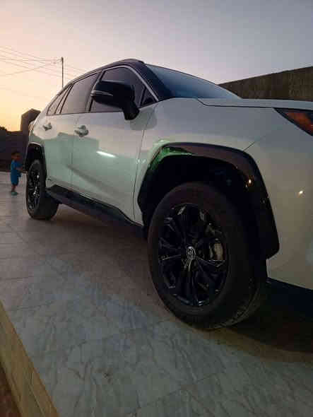 سلام عليكم تيوته راف فور هايبرد XSE 2023 وارد امريكي مرقم كامل حادثه كما موضح في الصور مصفات  كشن جلد كهربائي تبريد تدفءه فتحه سقف فول مواصفات عله فءه السعر275$ المكان الانبار الرمادي رقم الهاتف ***********
