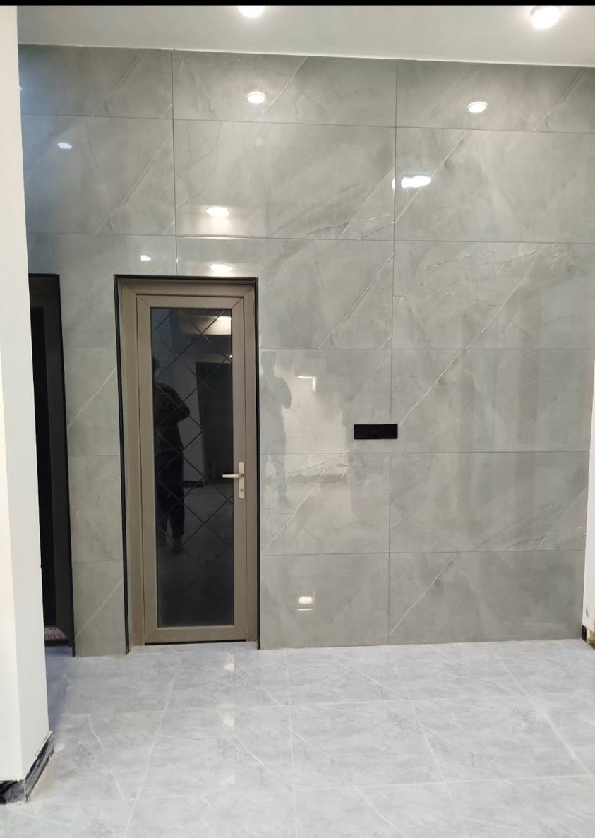 السلام عليكم 
بيت للبيع طابو صرف منطقه حي التربيه خلف مركز الشرطه مساحه ٢٠٠ متر على شارع ١٥ وحديقه تتوفر خدمات ماء وكهرباء ومدارس بناء حديث صارله ٤اشهر من كمل طابق واحد يتكون من غرفتين صاله ومطبخ حار وبارد صحيات داخليه وخارجيه وستقبال خارطه مهندس كلش مرتبه البيت درجه اولى متعوب عليه للاستفسار واتساب او اتصال *********** واعتذر عن الاطاله
