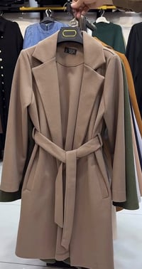 مرحبا بنات عندي كوتات ٣ جوزي واسود واوف وايت نظيفات كلشي مابيهم اريد ا...